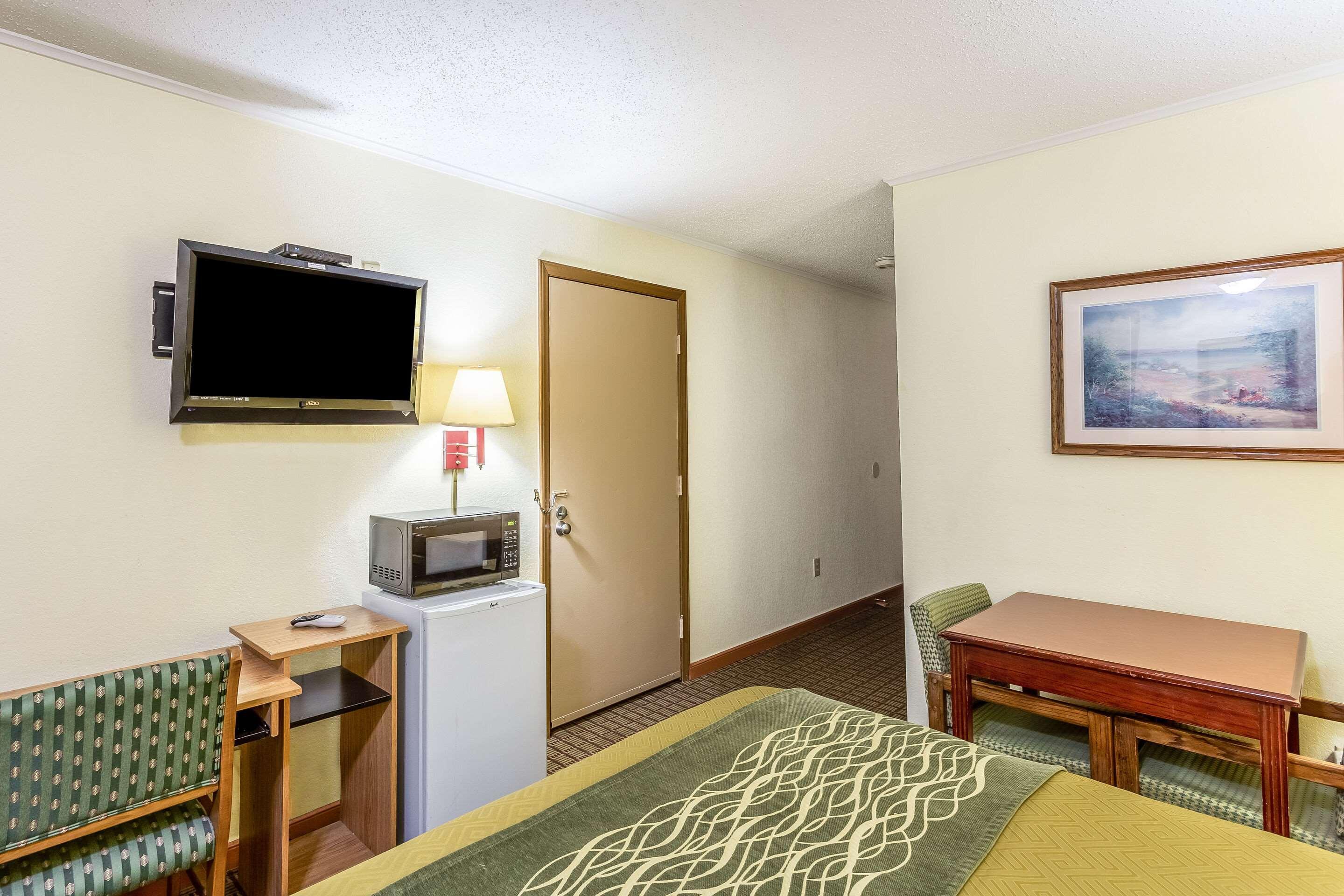Econo Lodge Моргантаун Екстериор снимка