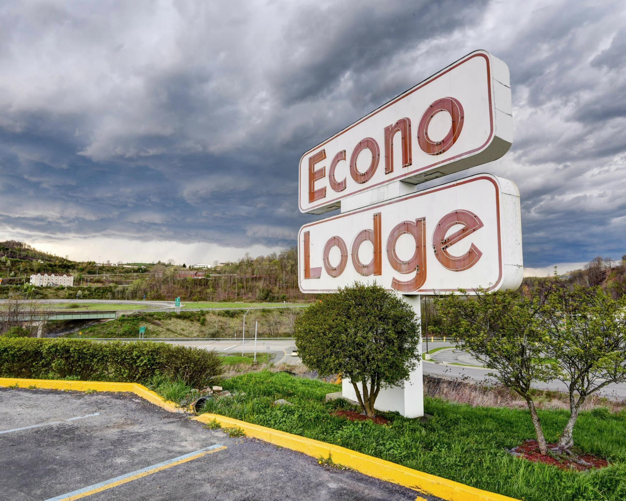 Econo Lodge Моргантаун Екстериор снимка