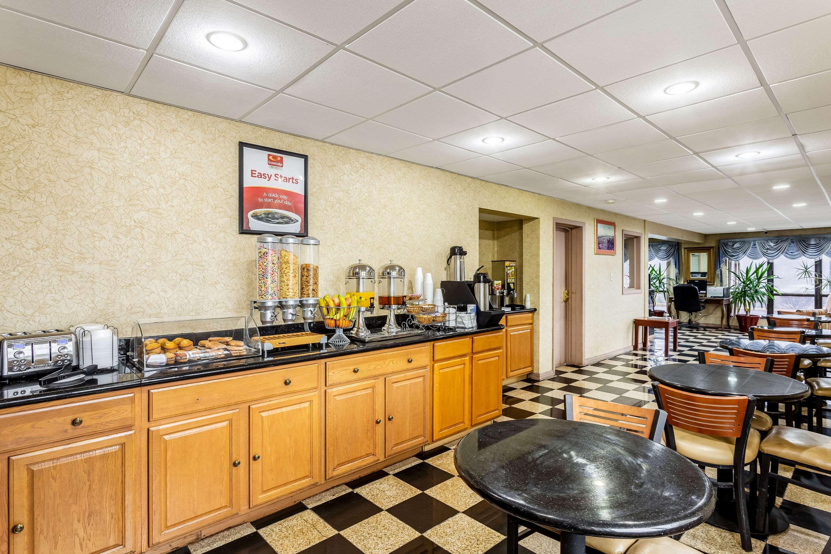 Econo Lodge Моргантаун Екстериор снимка