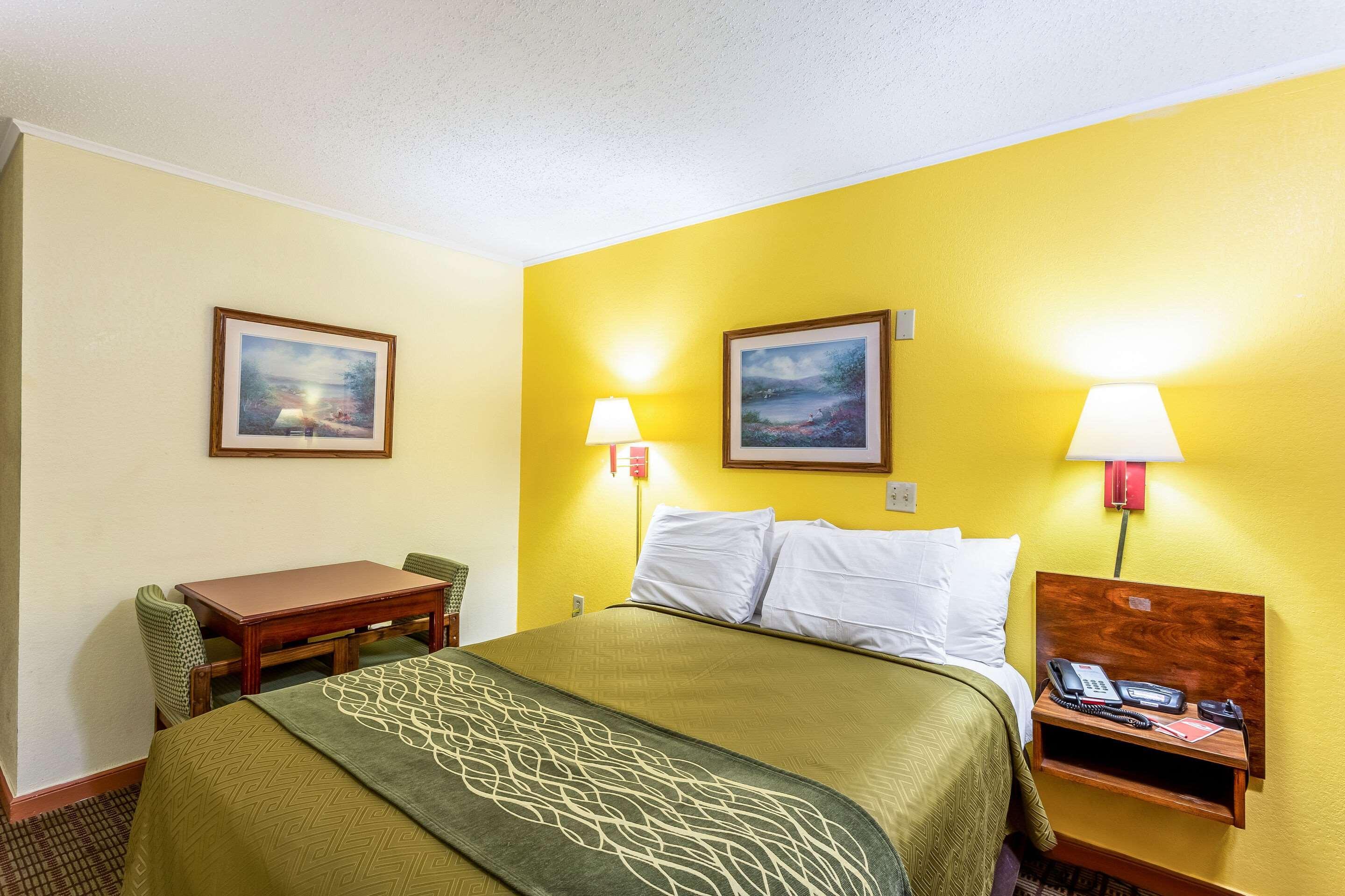 Econo Lodge Моргантаун Екстериор снимка