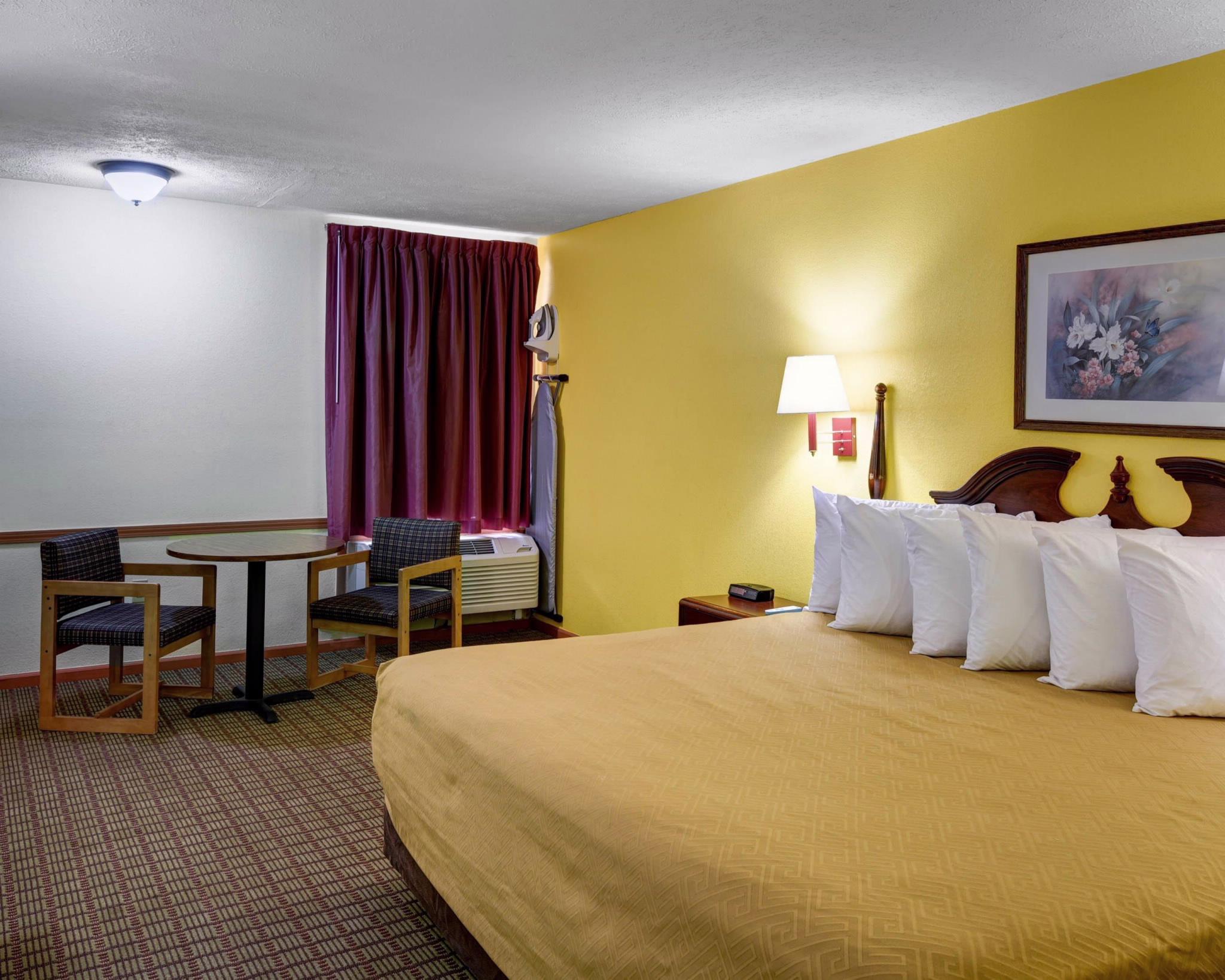 Econo Lodge Моргантаун Екстериор снимка