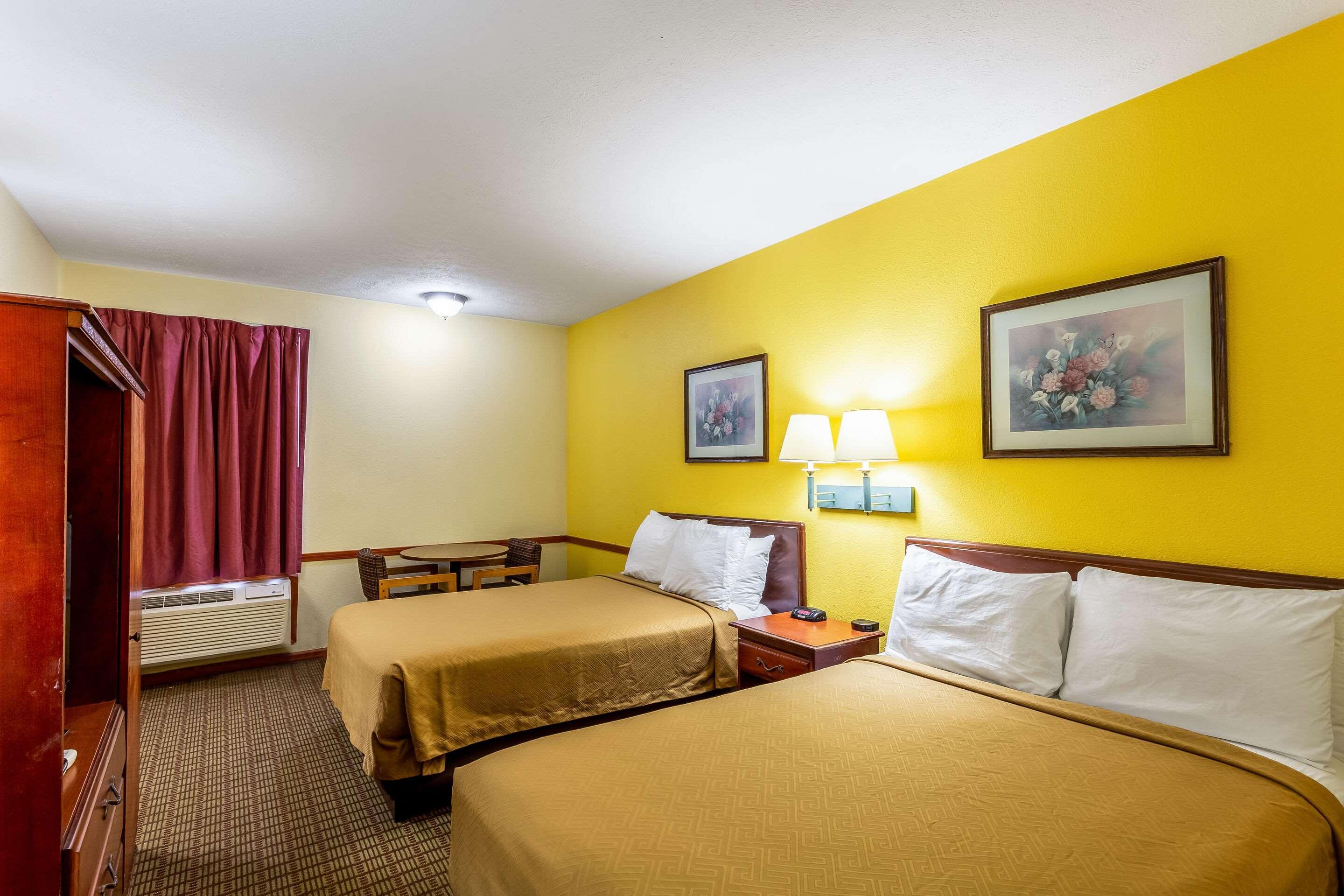 Econo Lodge Моргантаун Екстериор снимка