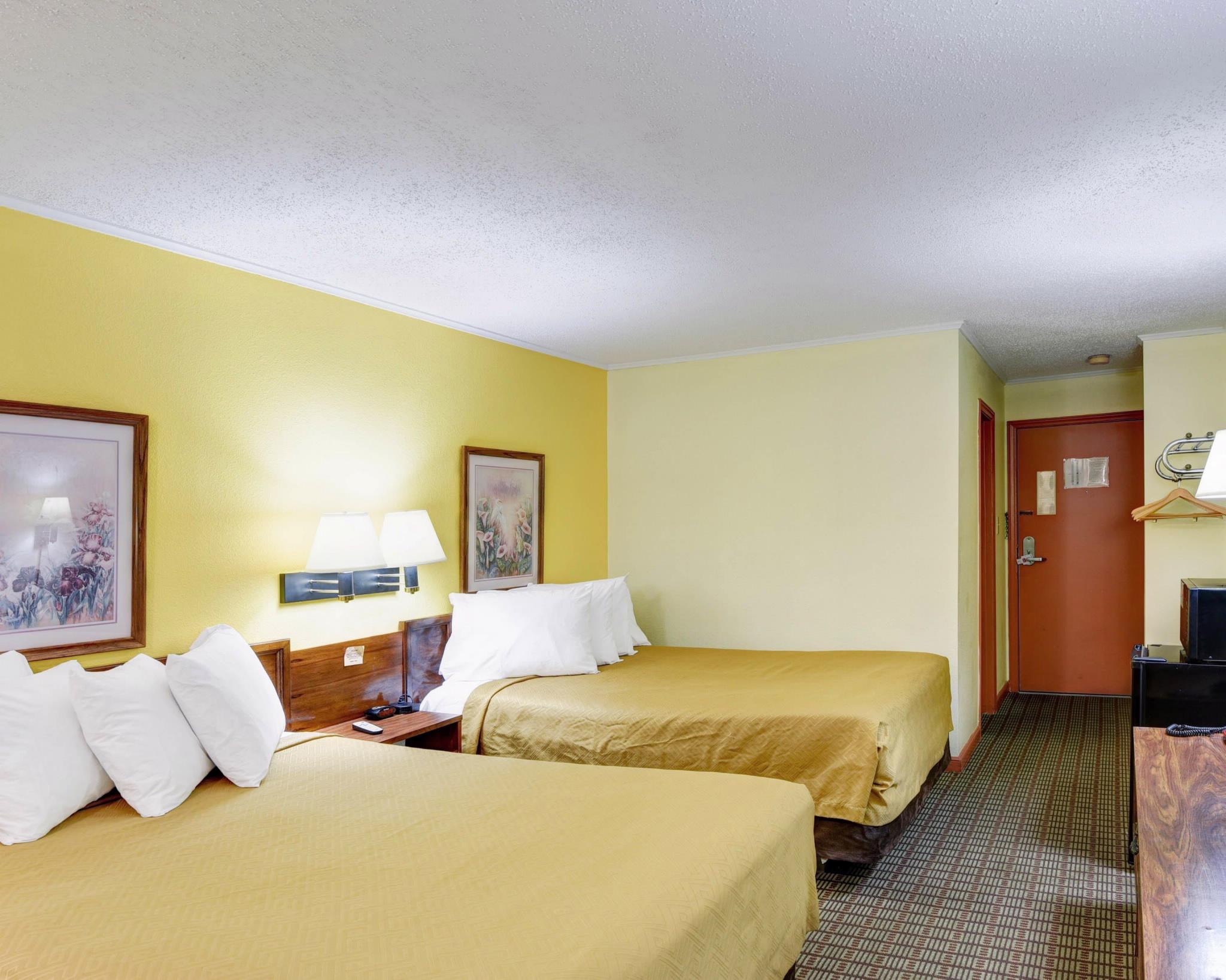 Econo Lodge Моргантаун Екстериор снимка